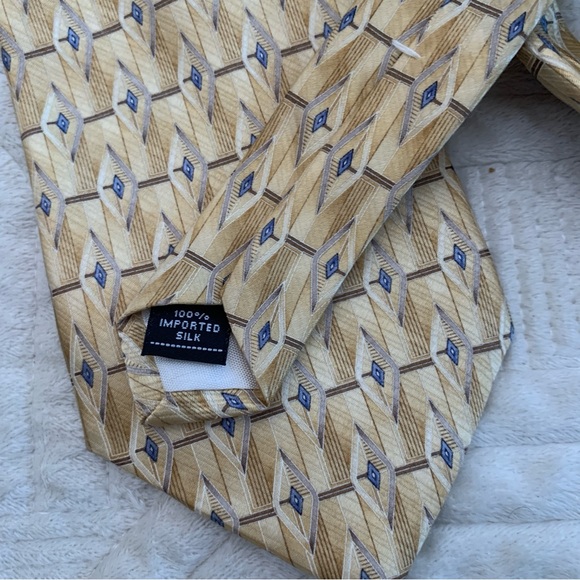 Arrow Gold Silk Patterned Tie - Picture 2 of 11
